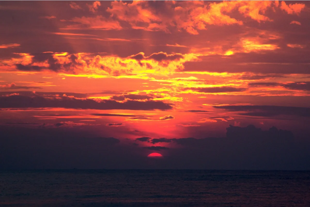 15 Tips for Enjoying Sunset in Jimbaran: Best Time, Restaurants & Travel Guide